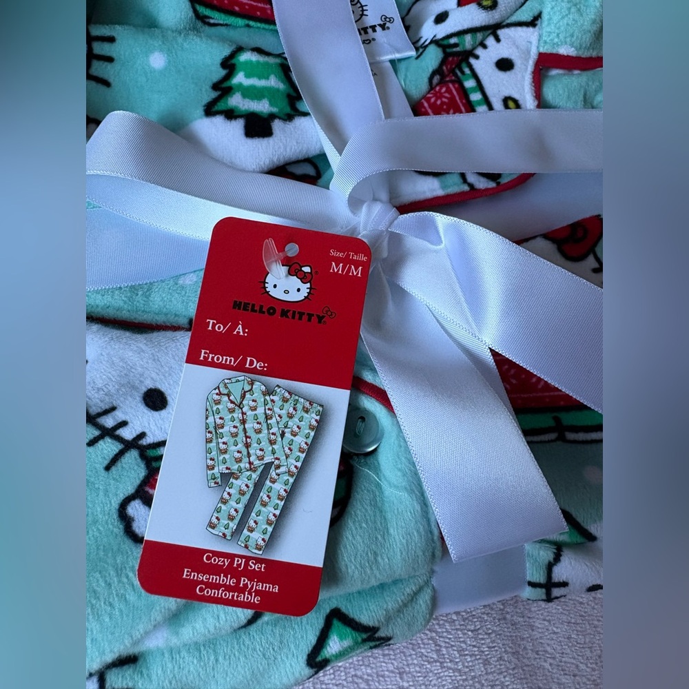 Hello Kitty Winter Pajama Set ๐ - Picture 2 of 5